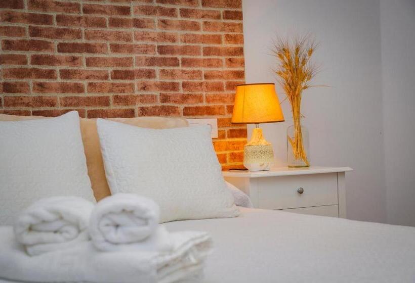 هتل Hostal Restaurante Benalup Golf