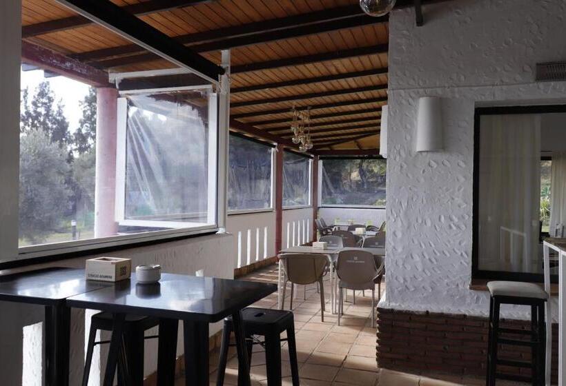 هتل Hostal Restaurante Benalup Golf
