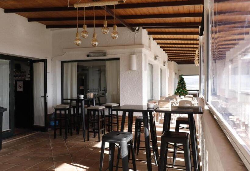 هتل Hostal Restaurante Benalup Golf