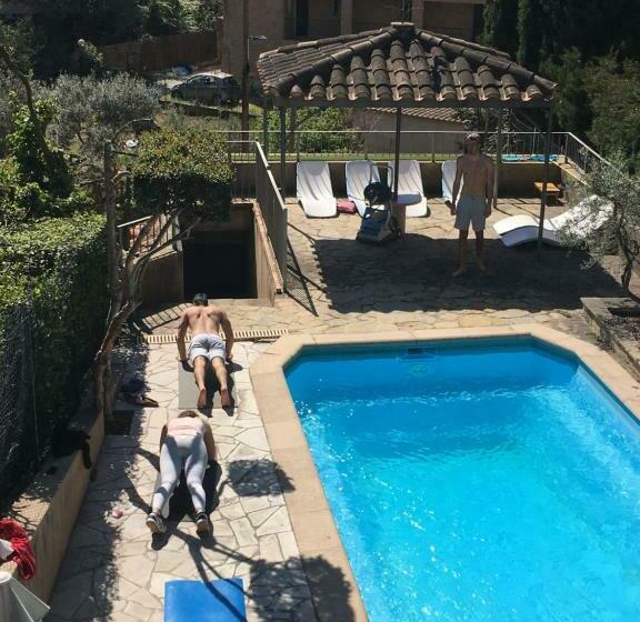 پانسیون Boutique Hostel By Cassis