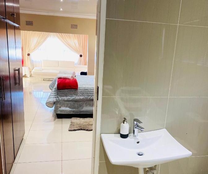 פנסיון River Valley Guest House