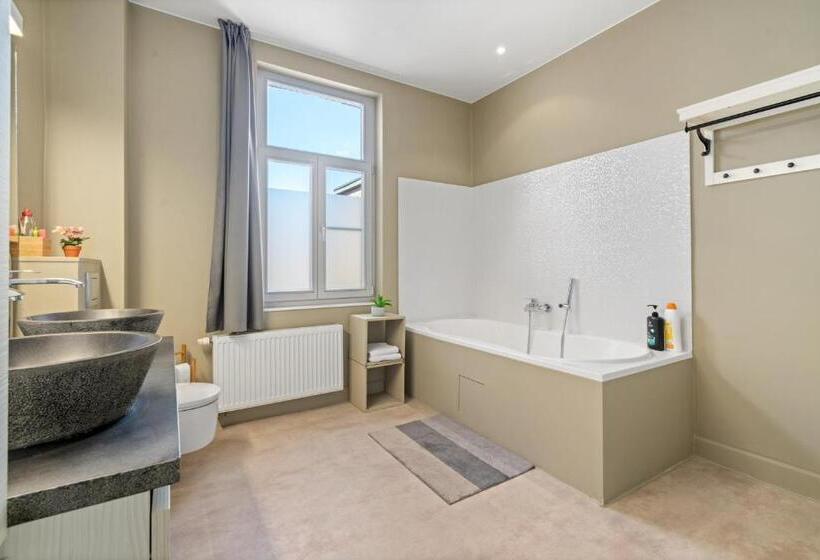بنسيون Spacious Guest Suites Near Historic Market   5 Min Walk