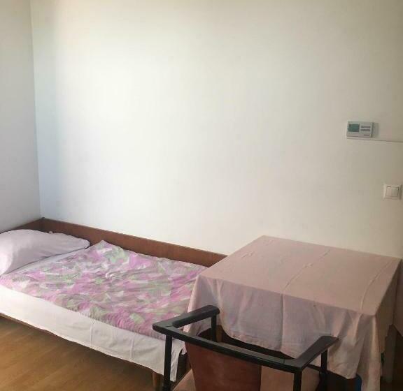 הוסטל Göncölház