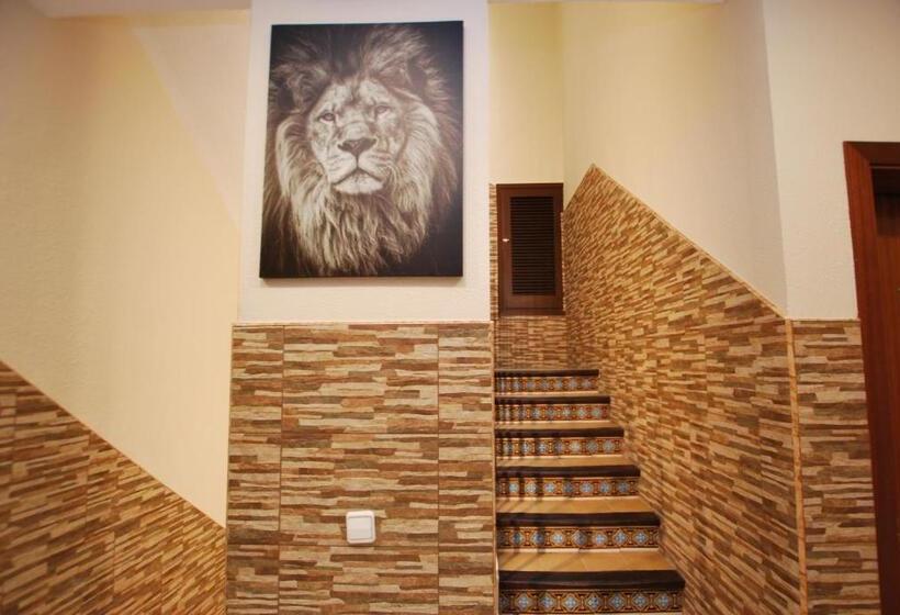هتل Tres Leones