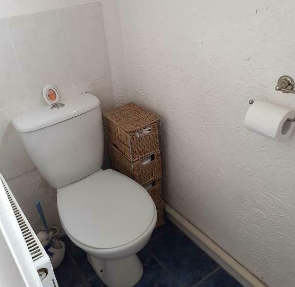 פנסיון 2 Single Beds For 2 Guest, Large Room, Sofa, Netflix, Garden View, Patio & Seating