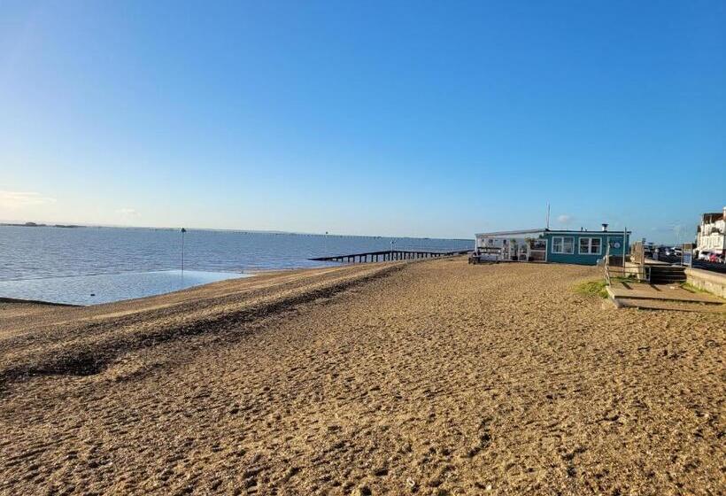 پانسیون Edelweiss Guest House