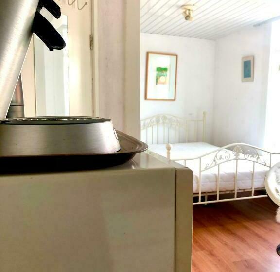 تختخواب و صبحانه Back Stage