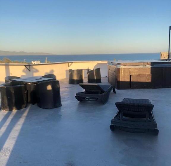 پانسیون Casa Arrecife Tortuga 3, Beach Is Steps Away! Fast Internet, Private Cozy Room!
