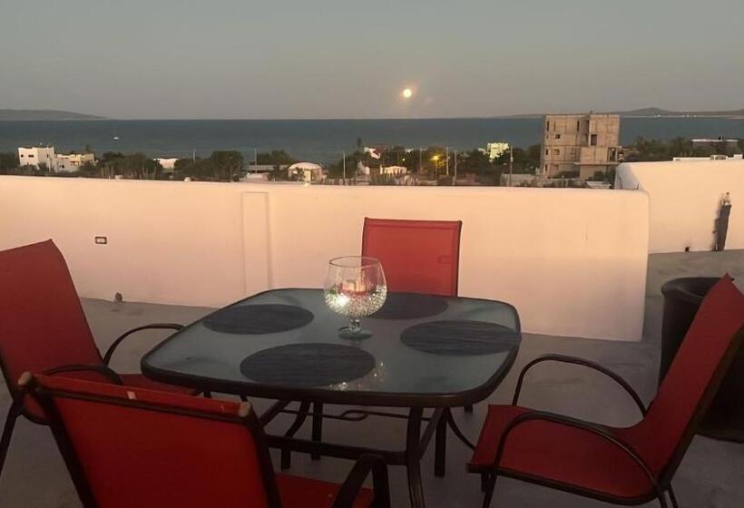 پانسیون Casa Arrecife Tortuga 3, Beach Is Steps Away! Fast Internet, Private Cozy Room!