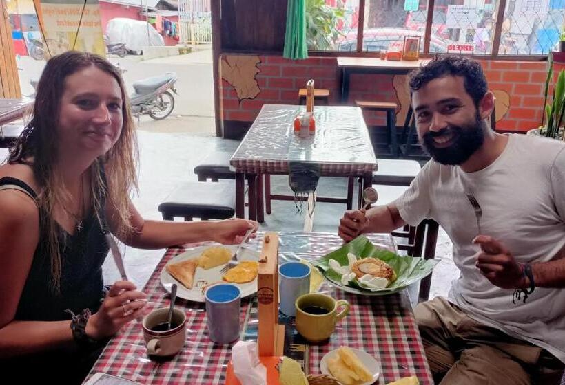 تختخواب و صبحانه Chacha Homestay & Dormitory