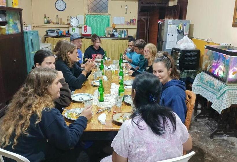 تختخواب و صبحانه Chacha Homestay & Dormitory