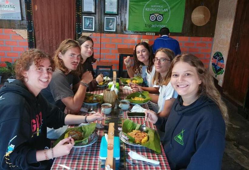 تختخواب و صبحانه Chacha Homestay & Dormitory