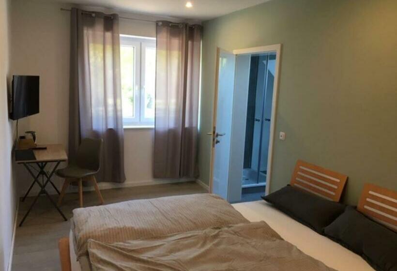 تختخواب و صبحانه Gäste Und Messezimmer Adelheidsdorf