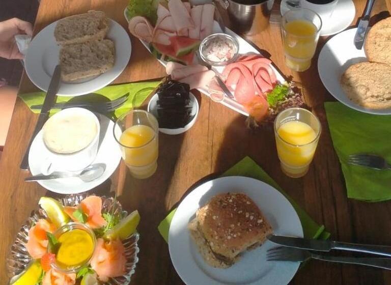 تختخواب و صبحانه Gäste Und Messezimmer Adelheidsdorf
