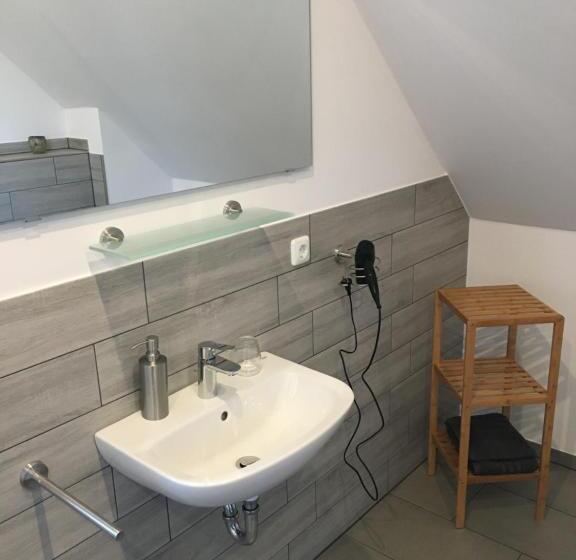 تختخواب و صبحانه Gäste Und Messezimmer Adelheidsdorf