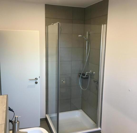 تختخواب و صبحانه Gäste Und Messezimmer Adelheidsdorf