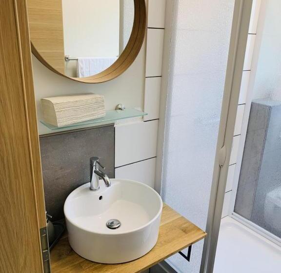 تختخواب و صبحانه Gäste Und Messezimmer Adelheidsdorf