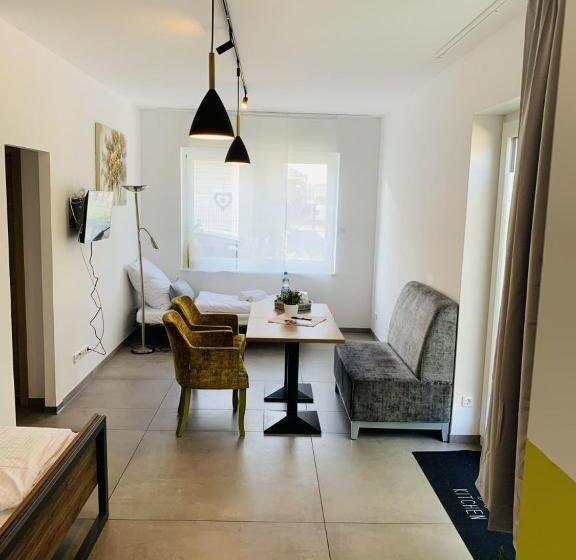 تختخواب و صبحانه Gäste Und Messezimmer Adelheidsdorf