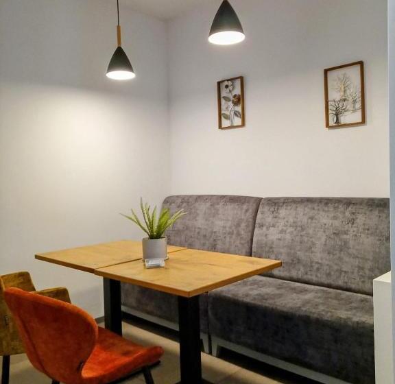 تختخواب و صبحانه Gäste Und Messezimmer Adelheidsdorf