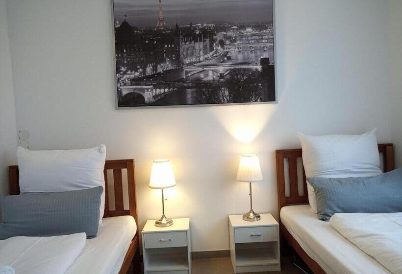 تختخواب و صبحانه Gäste Und Messezimmer Adelheidsdorf