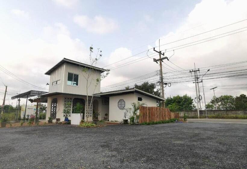 تختخواب و صبحانه Nararin Garden House