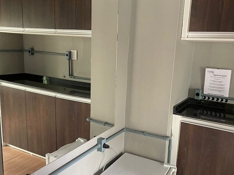 Esquina 8 Suítes Confort & Hostel