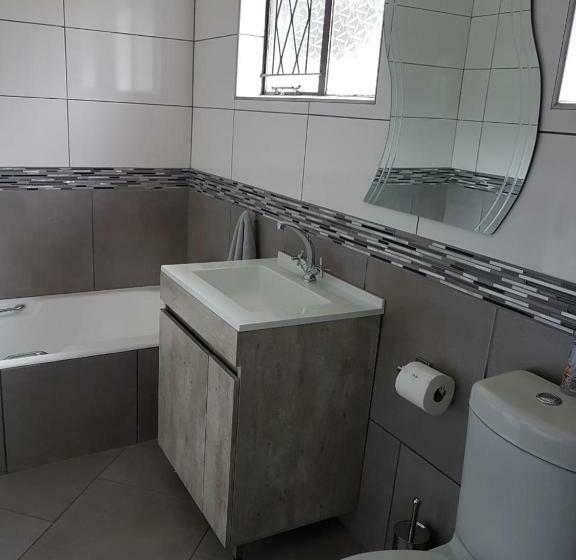 پانسیون A’ La Maison Guesthouse
