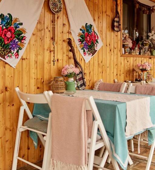 پانسیون Gradina Lu  Ion A Home Away From Home