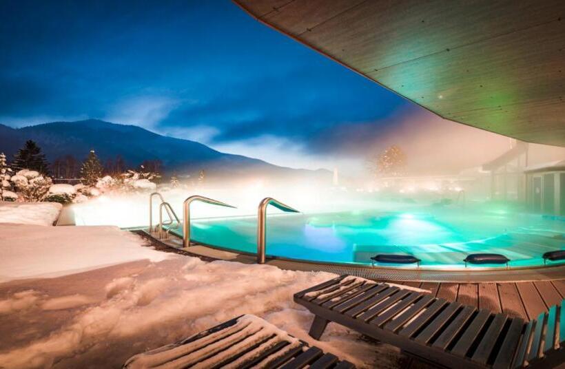 فندق Ebner S Waldhof Am See Resort & Spa