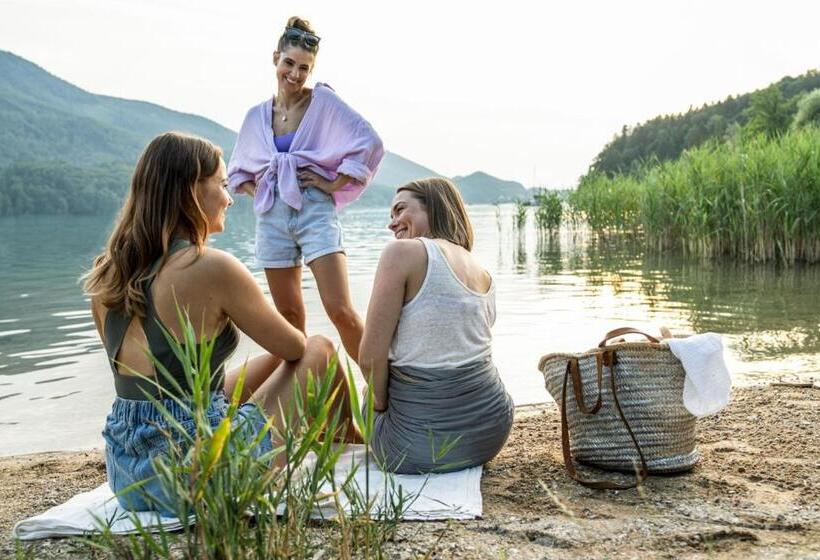فندق Ebner S Waldhof Am See Resort & Spa