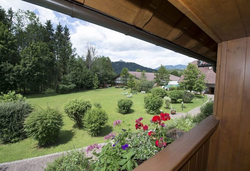 Отель Gutshof Wolfgangsee Resort & Event