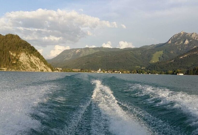 Отель Gutshof Wolfgangsee Resort & Event