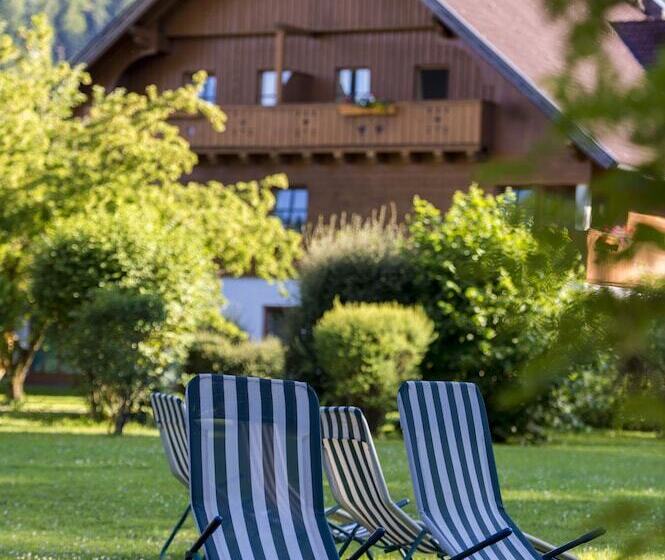 Отель Gutshof Wolfgangsee Resort & Event