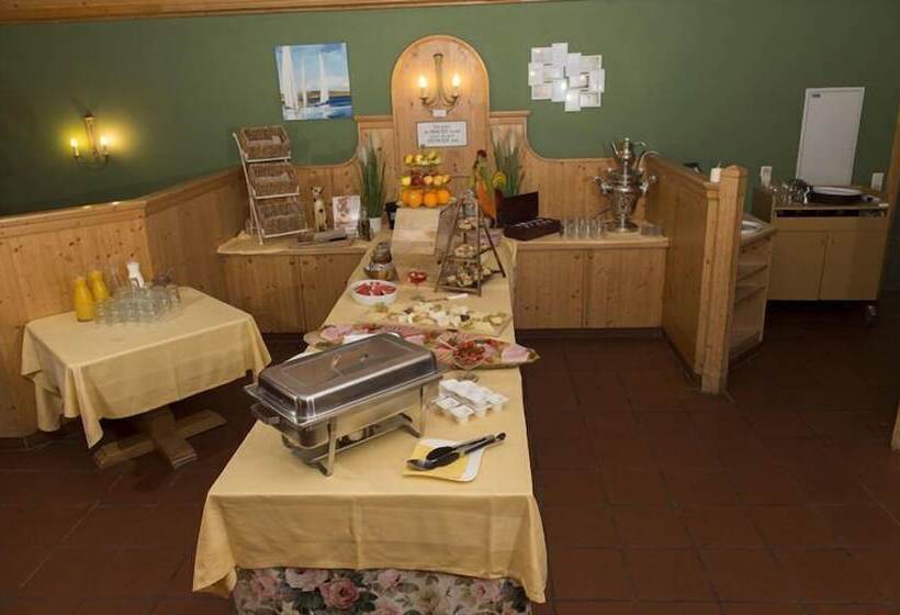 Отель Gutshof Wolfgangsee Resort & Event