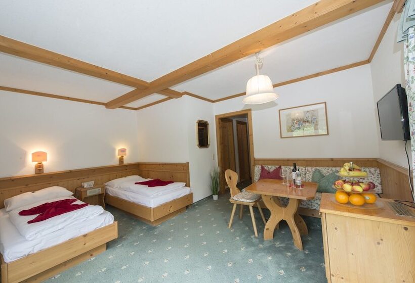 Отель Gutshof Wolfgangsee Resort & Event