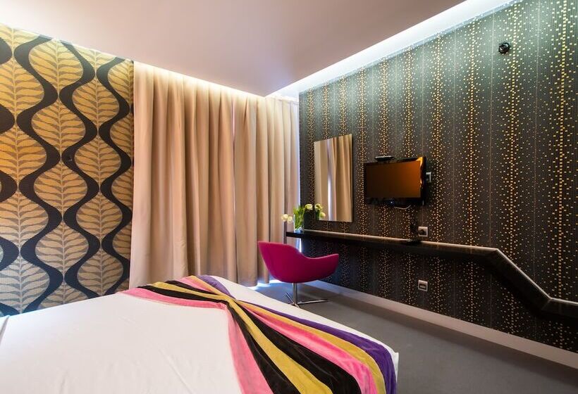 هتل Vernazza Suites