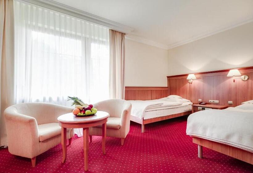 هتل Konradówka Wellness & Spa   300 Metrów Do Centrum