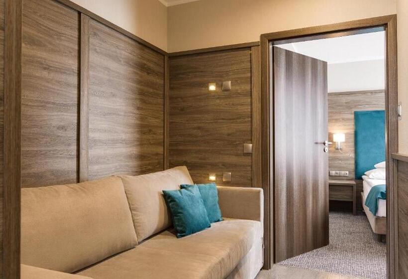 هتل Konradówka Wellness & Spa   300 Metrów Do Centrum