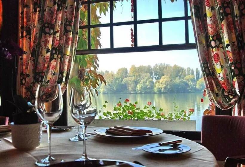 ホテル La Chaîne D Or