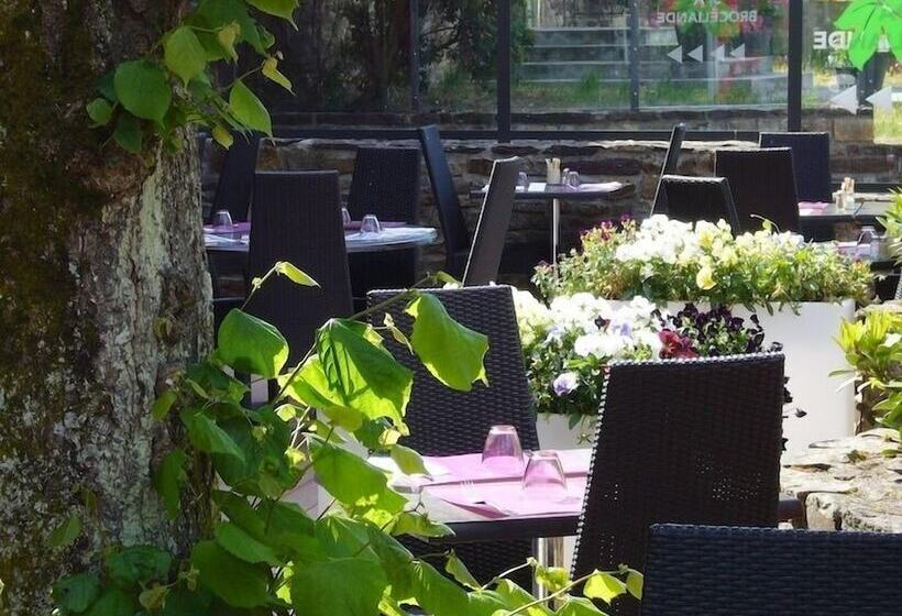 Logis Hotel, Restaurant Et Spa Le Relais De Broceliande