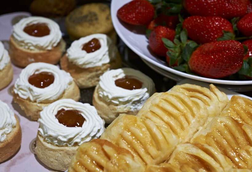 בית מלון כפרי Metcourt At Emperors Palace