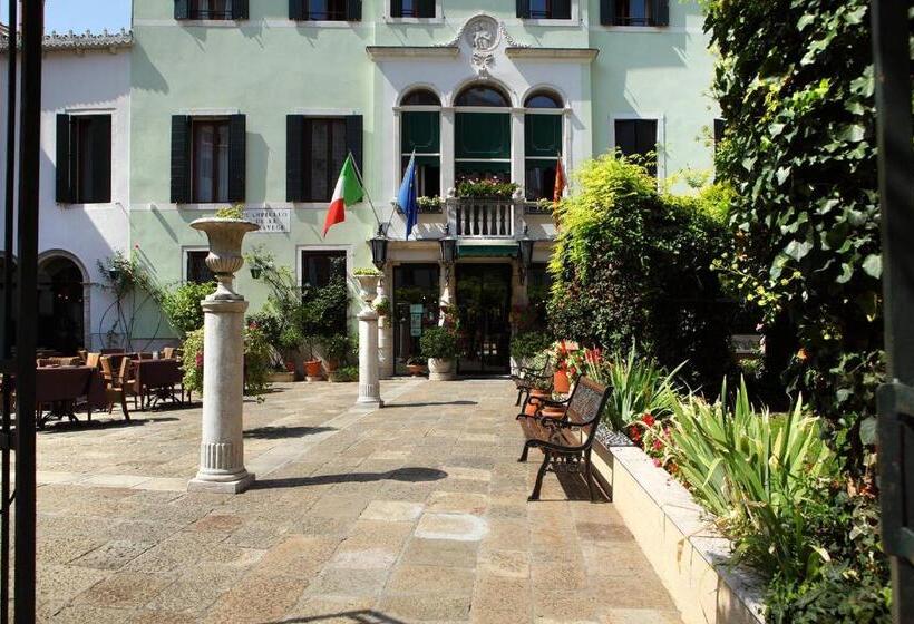 Fotos del hotel Pensione Accademia - Villa Maravege:  29