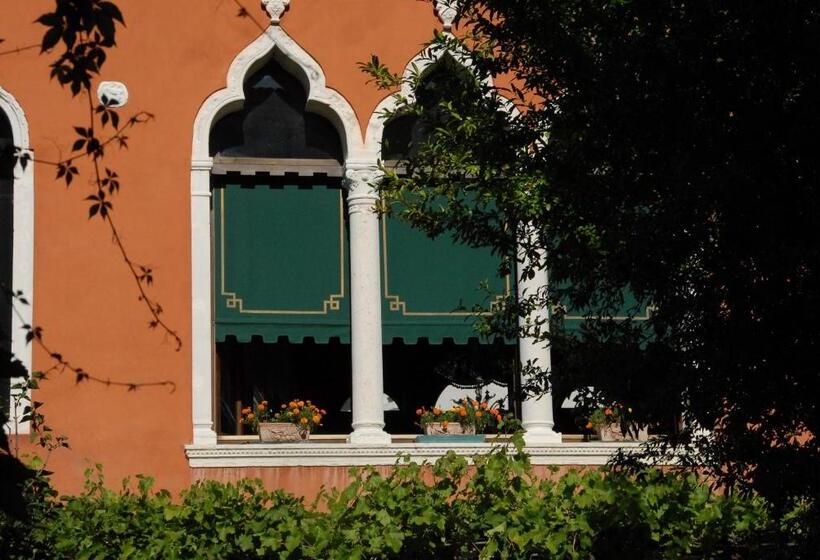 Fotos del hotel Pensione Accademia - Villa Maravege:  46