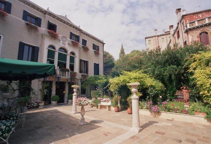 Fotos del hotel Pensione Accademia - Villa Maravege:  5