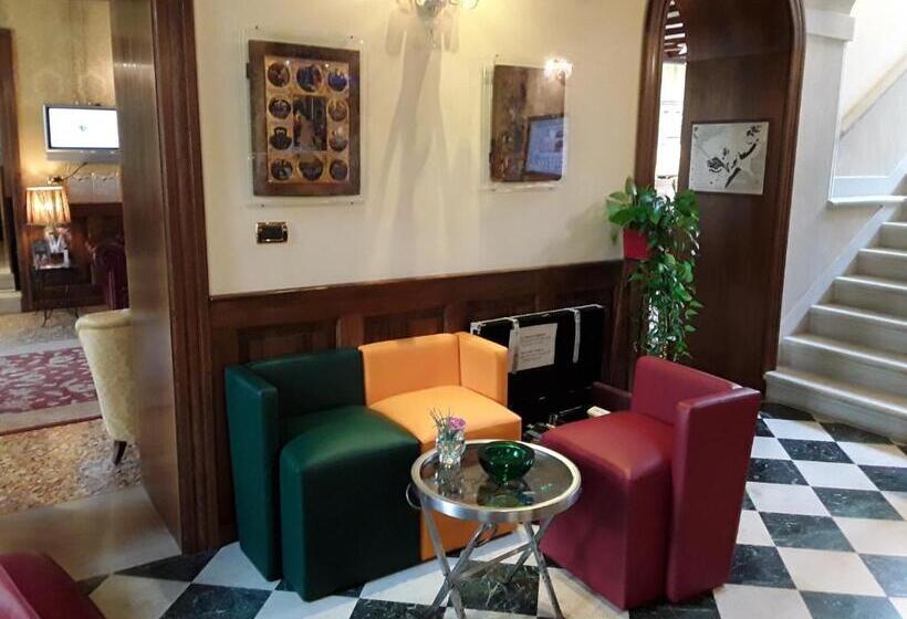 Fotos del hotel Pensione Accademia - Villa Maravege:  40