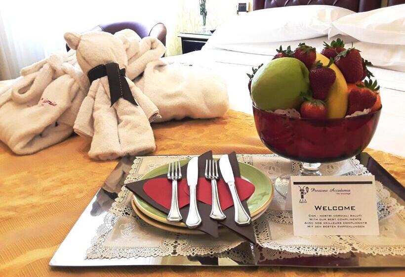 Fotos del hotel Pensione Accademia - Villa Maravege:  42