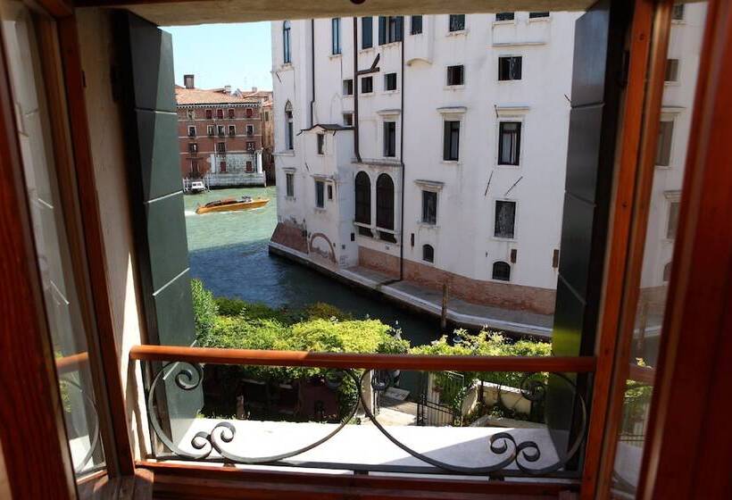 Fotos del hotel Pensione Accademia - Villa Maravege:  33