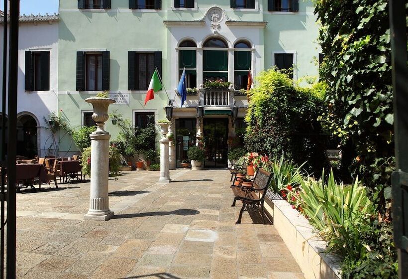 Fotos del hotel Pensione Accademia - Villa Maravege:  16