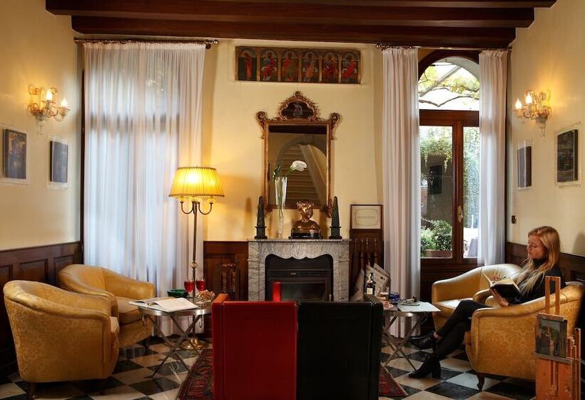 Fotos del hotel Pensione Accademia - Villa Maravege:  32