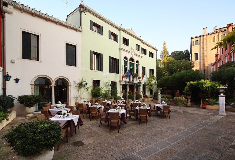 Fotos del hotel Pensione Accademia - Villa Maravege:  28